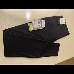 NIKE Yoga Leggings